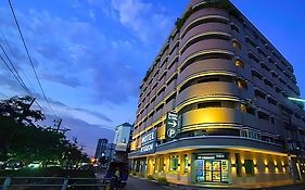 โรงแรมไฮซีซั่น